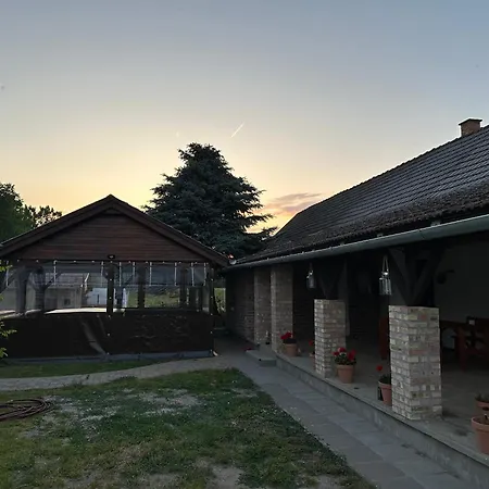 Szazholdas Pagony Vendeghaz * Solt